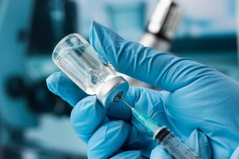 Vaccine production line with vial inspection in sterile environment